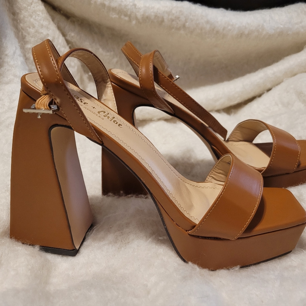 Chase & Chloe Platform Chunky Block Heel and Ankle Strap Size 8.5
